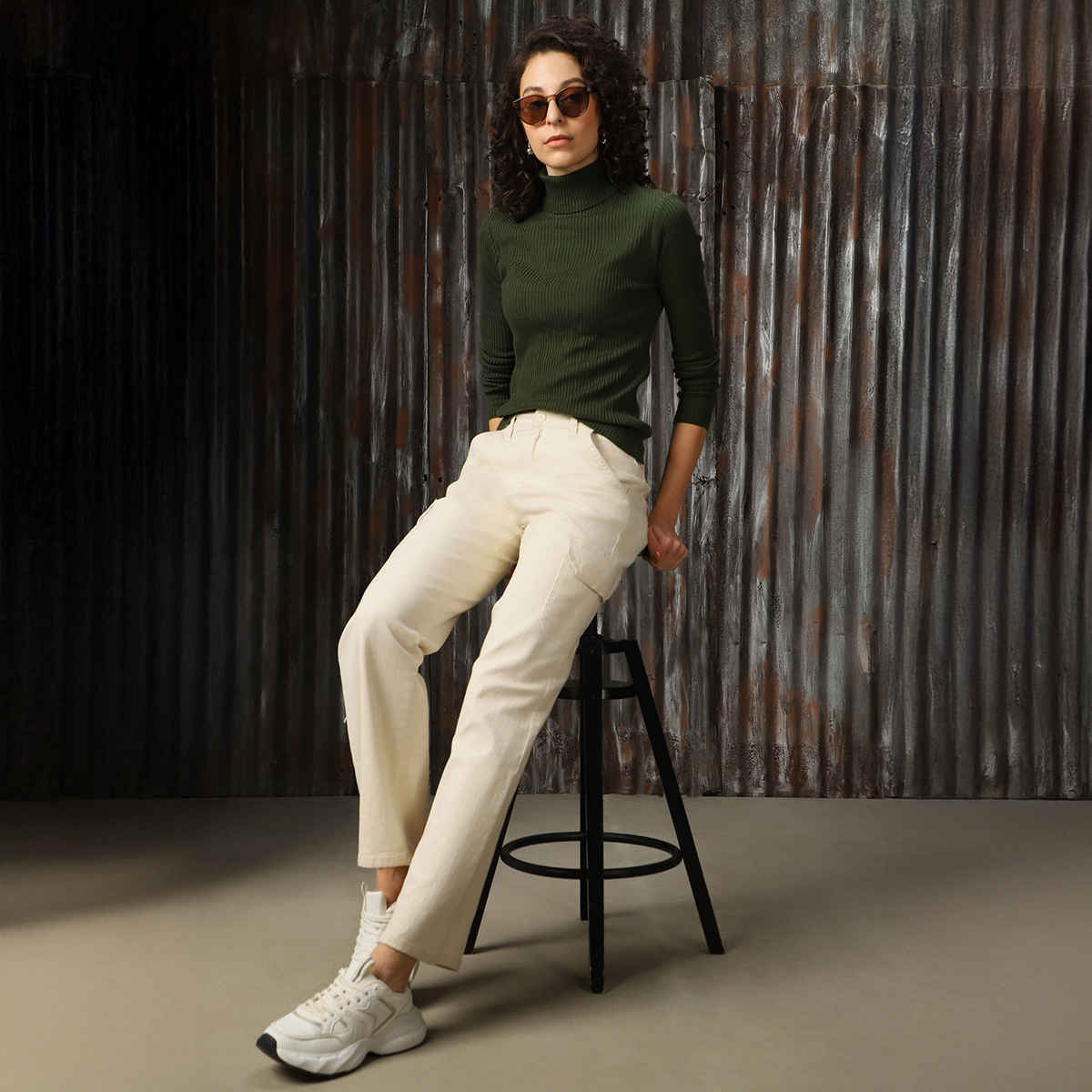 High Star Women's Turtle Neck Solid Ribbed Pullover | Dark Green - M