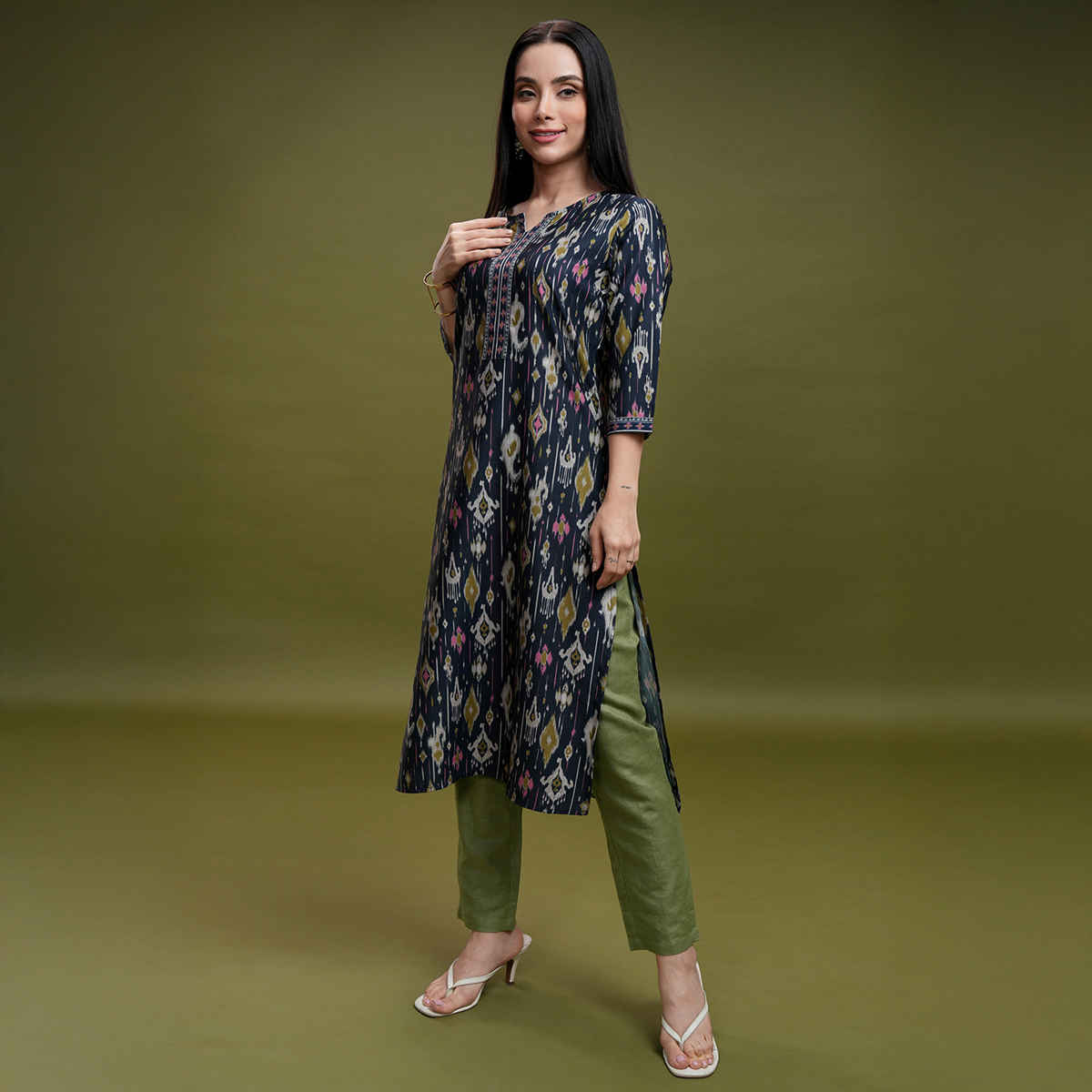 Vishudh Women's Printed Straight Kurta | VNKU014457 | Indigo - XL