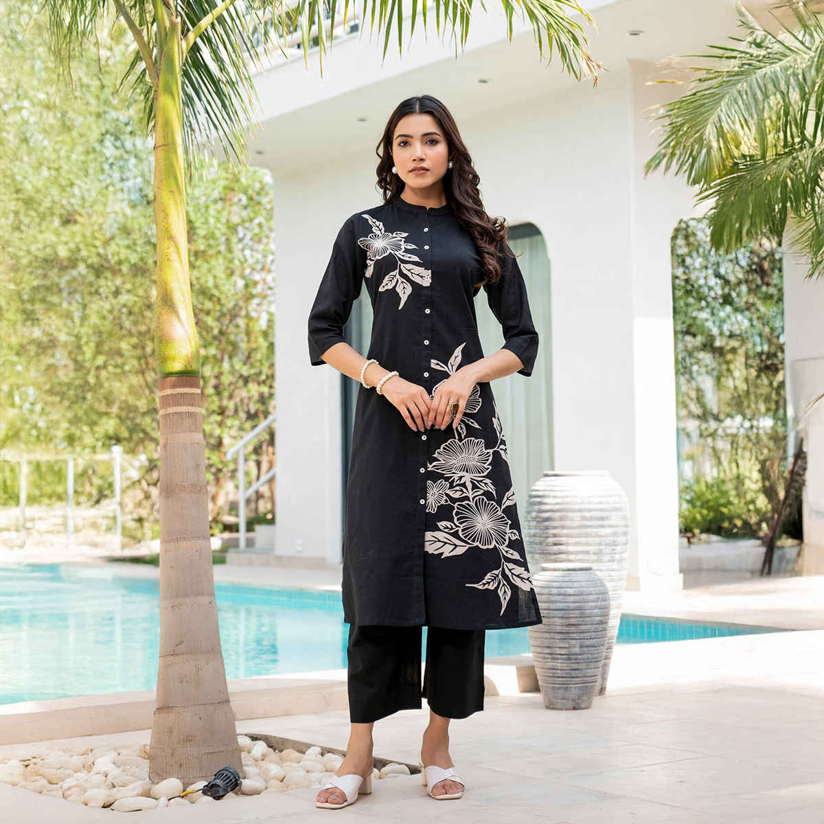 Divena Women s Black Floral Printed Cotton A-Line Fit Kurta Pant Set | DBK1364 | L