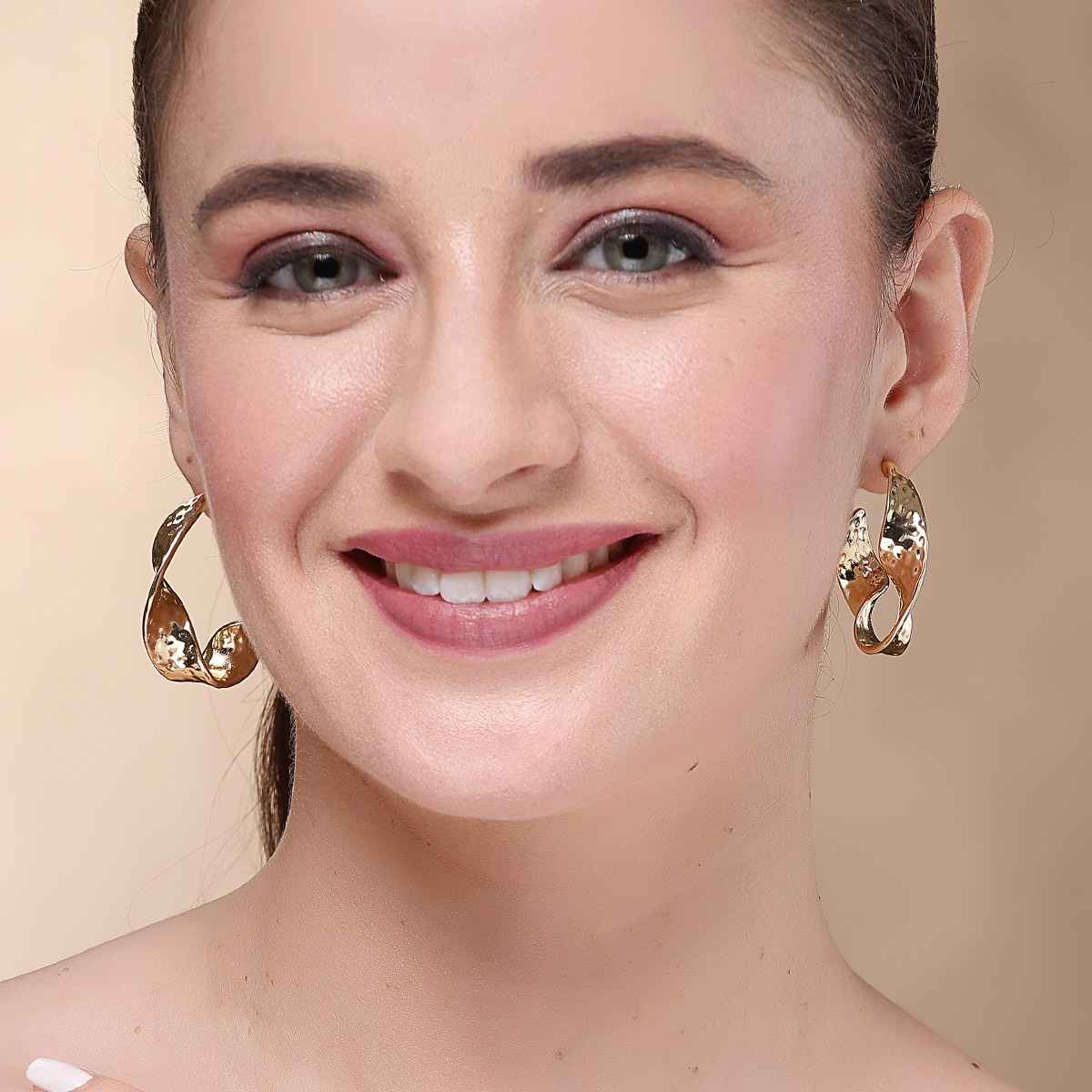 Karatcart Women's Hoop Earrings Gold One Size | 33038779