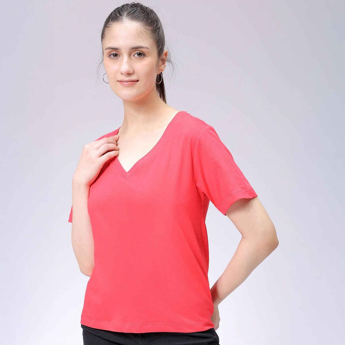 Freehand Women's Casual Regular Solid V-Neck T-shirt | 0424-Zfhvntee2-06 | Radiant Red - XL