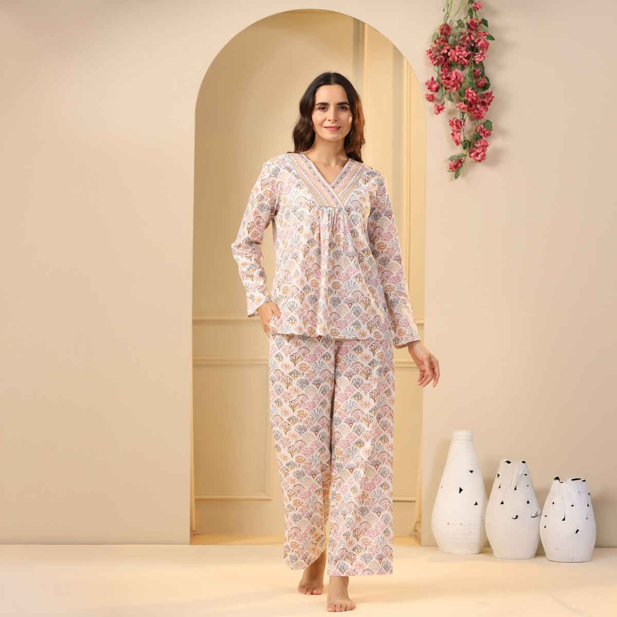 Sanskrutihomes Off White And Pink Ethnic Motifs Printed Pure Cotton Night Suit | S