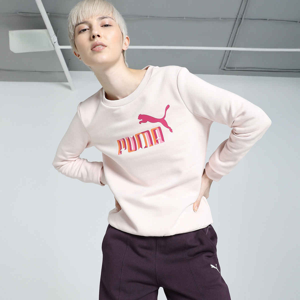 Puma Women's Sweatshirt Crew-Neck Graphics - Pink | M
