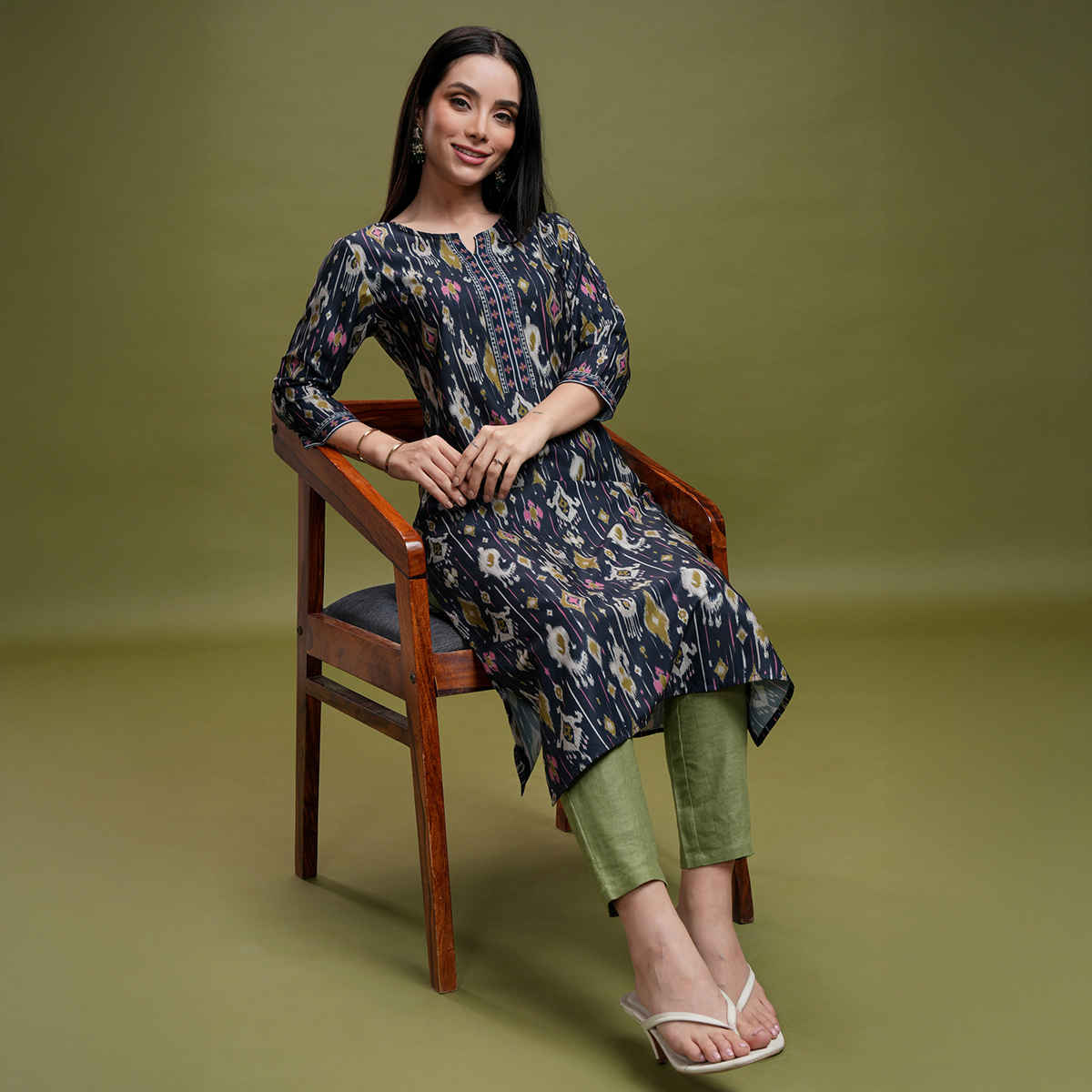 Vishudh Women's Printed Straight Kurta | VNKU014457 | Indigo - XL