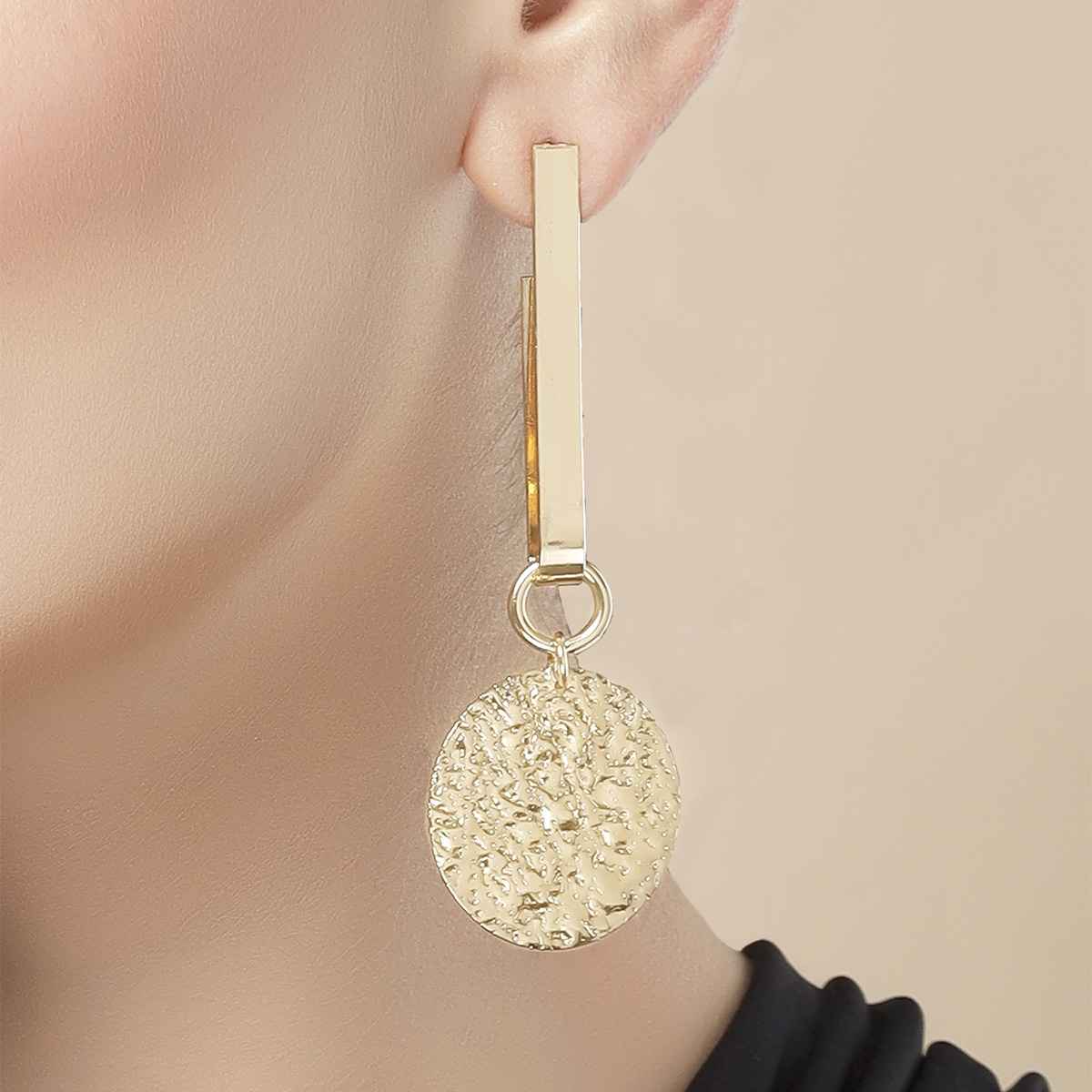 Karatcart Women's Dangle Earrings Gold One Size | 33038936