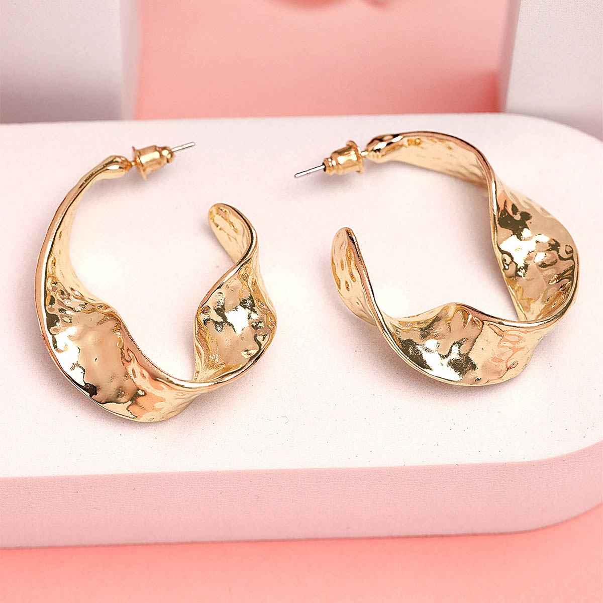 Karatcart Women's Hoop Earrings Gold One Size | 33038779