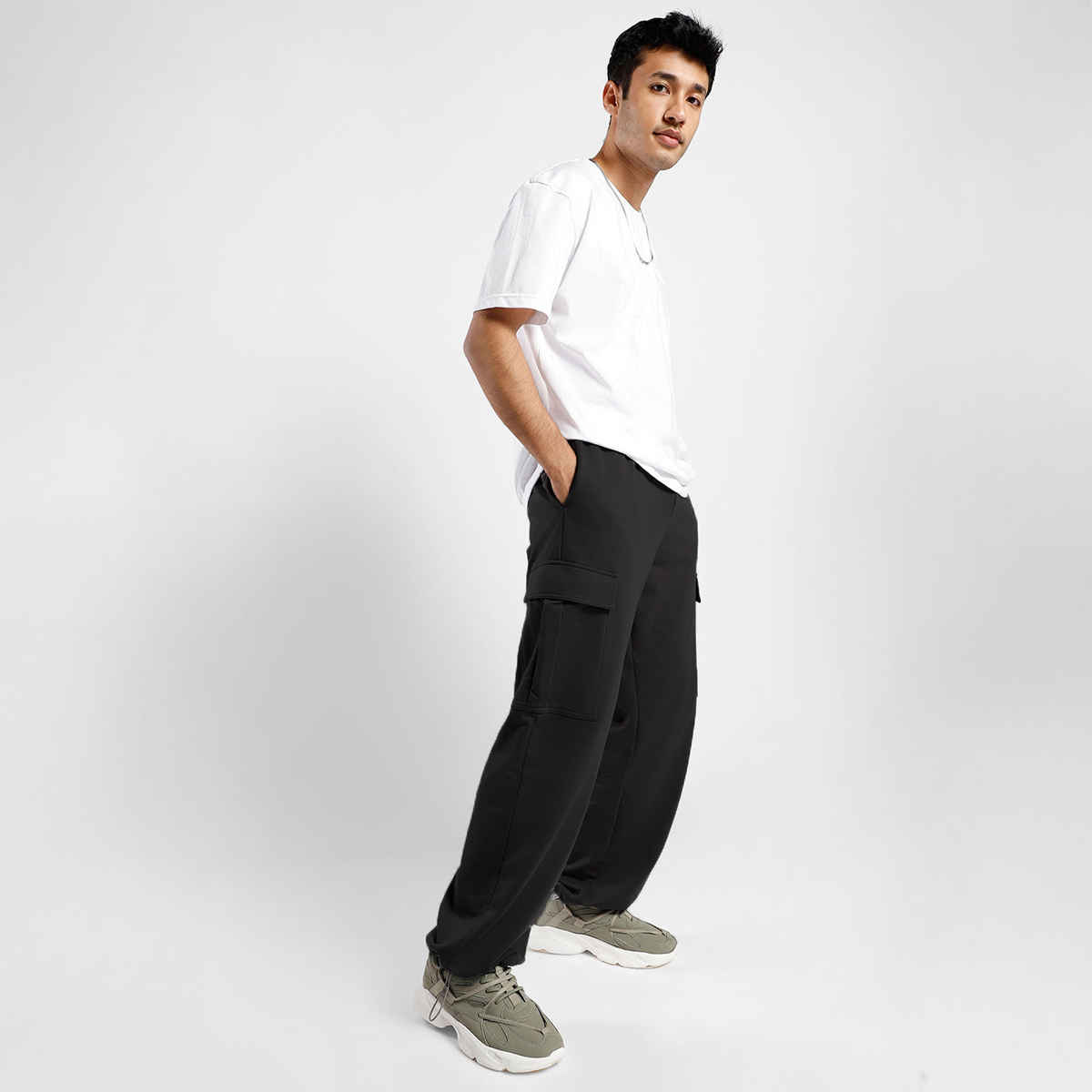 Nobero Men's Oversized Cargo Joggers | Black - L