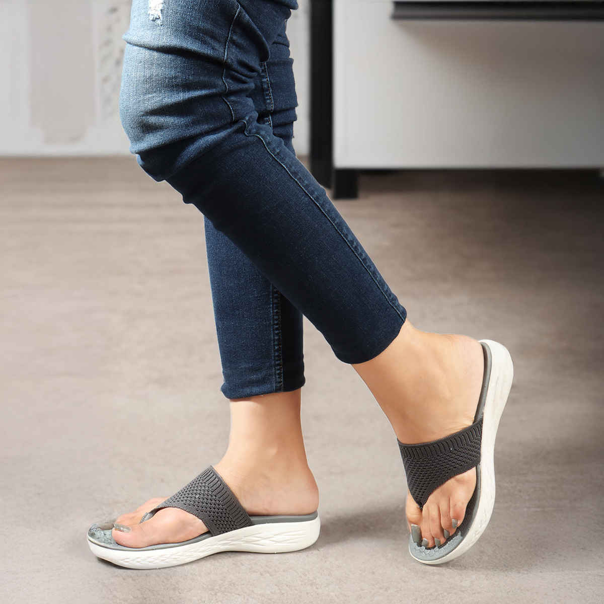 Carlton London Grey Comfortable Women's Flip Flops | UK 7