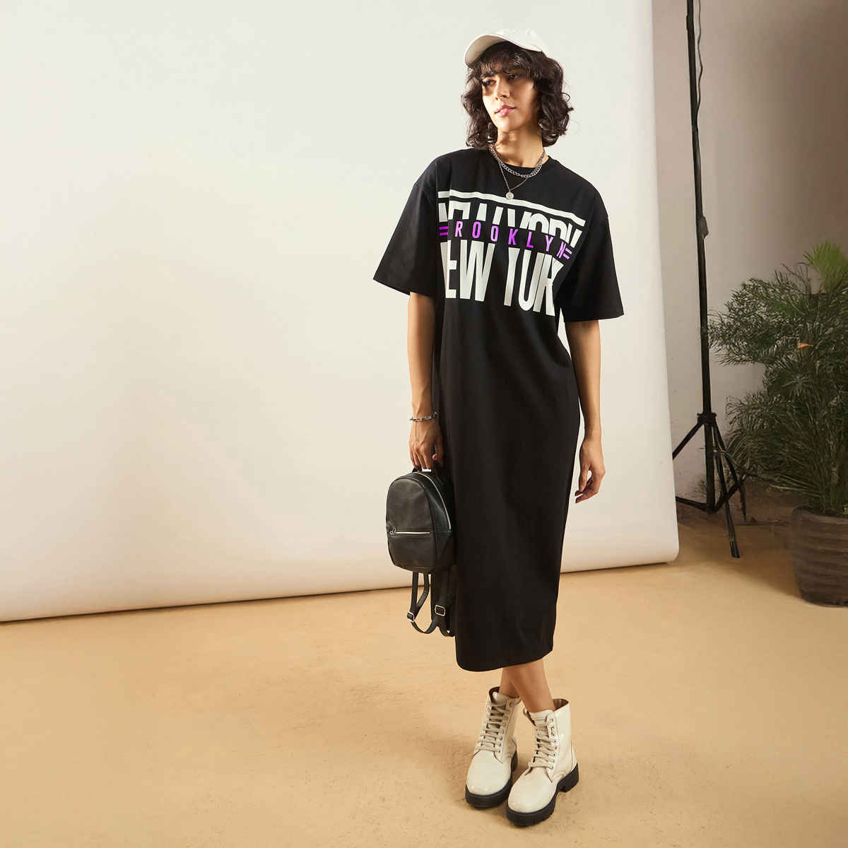 SASSAFRAS Women's NEW YORK Printed T-Shirt Dress | Black - XL