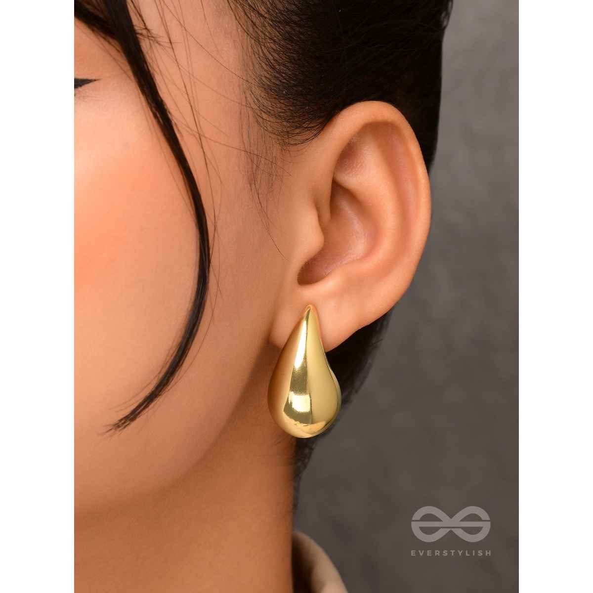 Everstylish The Glistening Drops - Classy Golden Stud Earrings