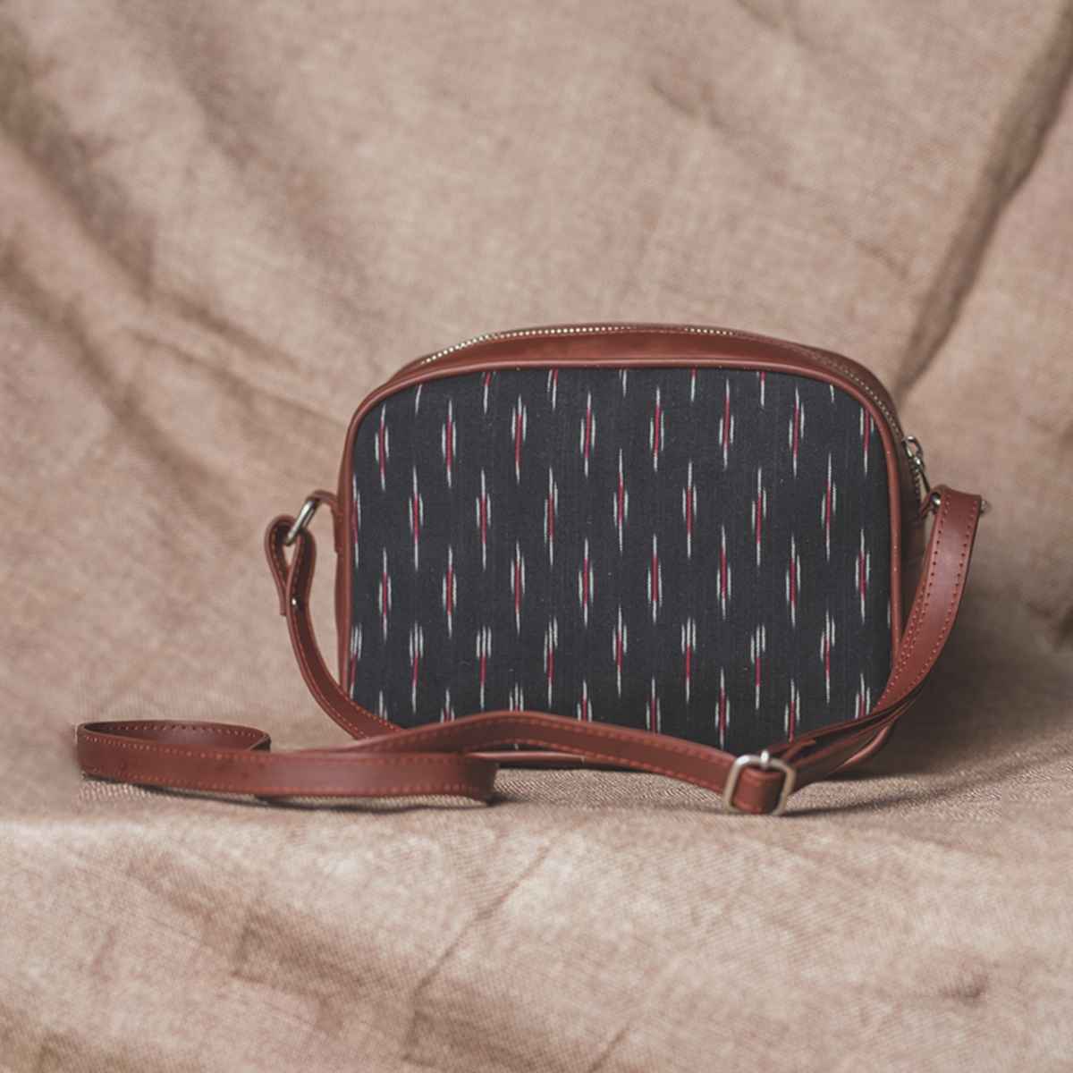 Zouk Women's Abstract Vegan Leather 2.4 L Sling Bag | Black and Red - One Size