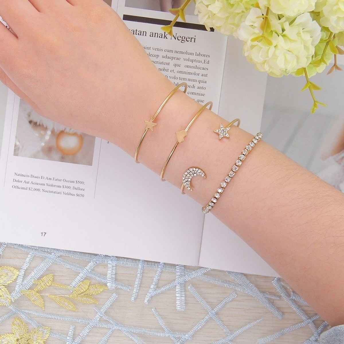 Fashion Frill Women's Stackable Bracelet Gold Regular