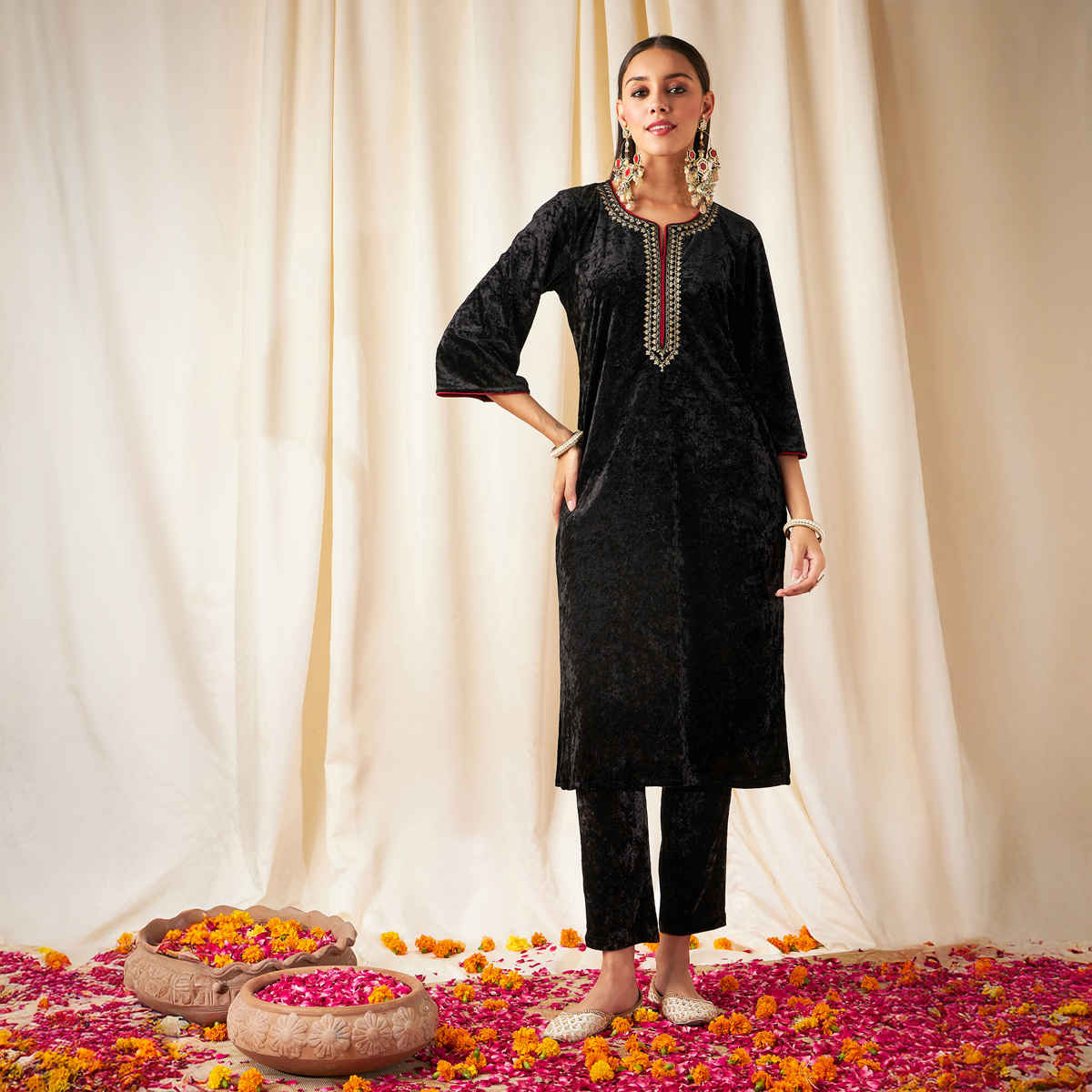 Shae by SASSAFRAS Women's Velvet Straight Kurta | SHKUR00304 | Black - S