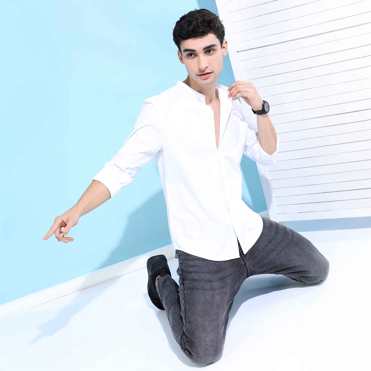 HIGHLANDER Men's Tapered Fit Mid-Rise Light Fade Stretchable Jeans | Grey - 34