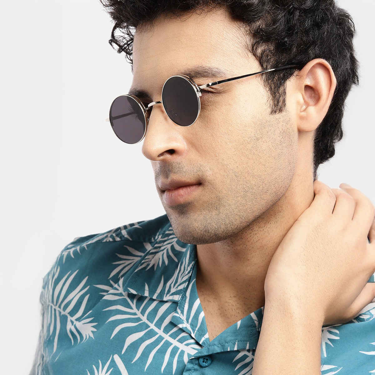 Voyage Unisex Geometric Metal Round Sunglasses | Black and Silver - S