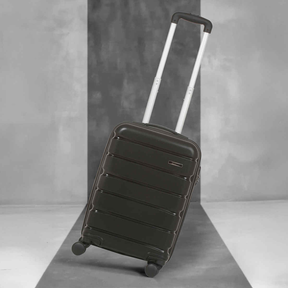 Teakwood Unisex Solid 95% Cotton and 5% Elastane 32 L Retractable Trolley Bag | Black - M