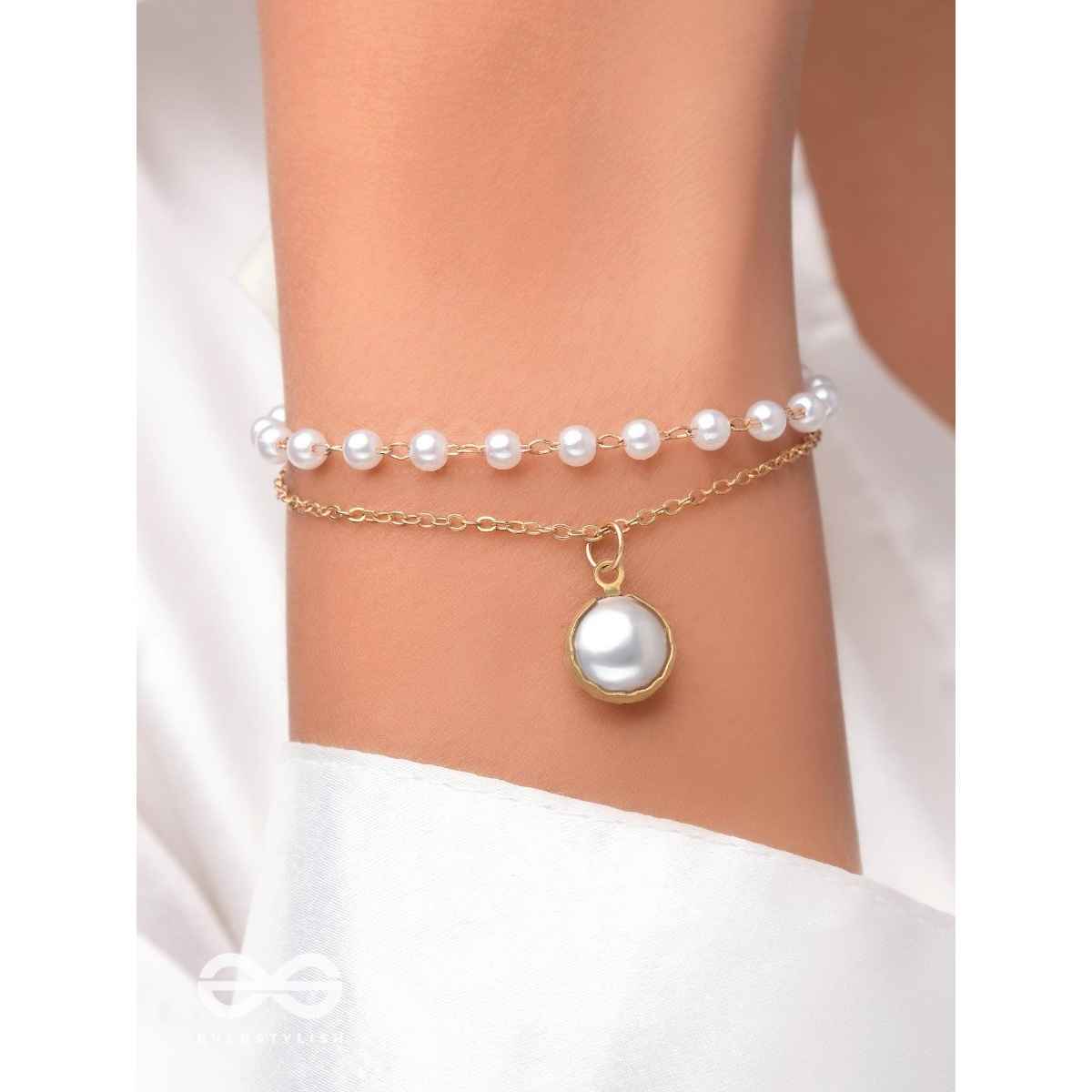 Everstylish The Snow Globe - Gold Pearl Bracelet