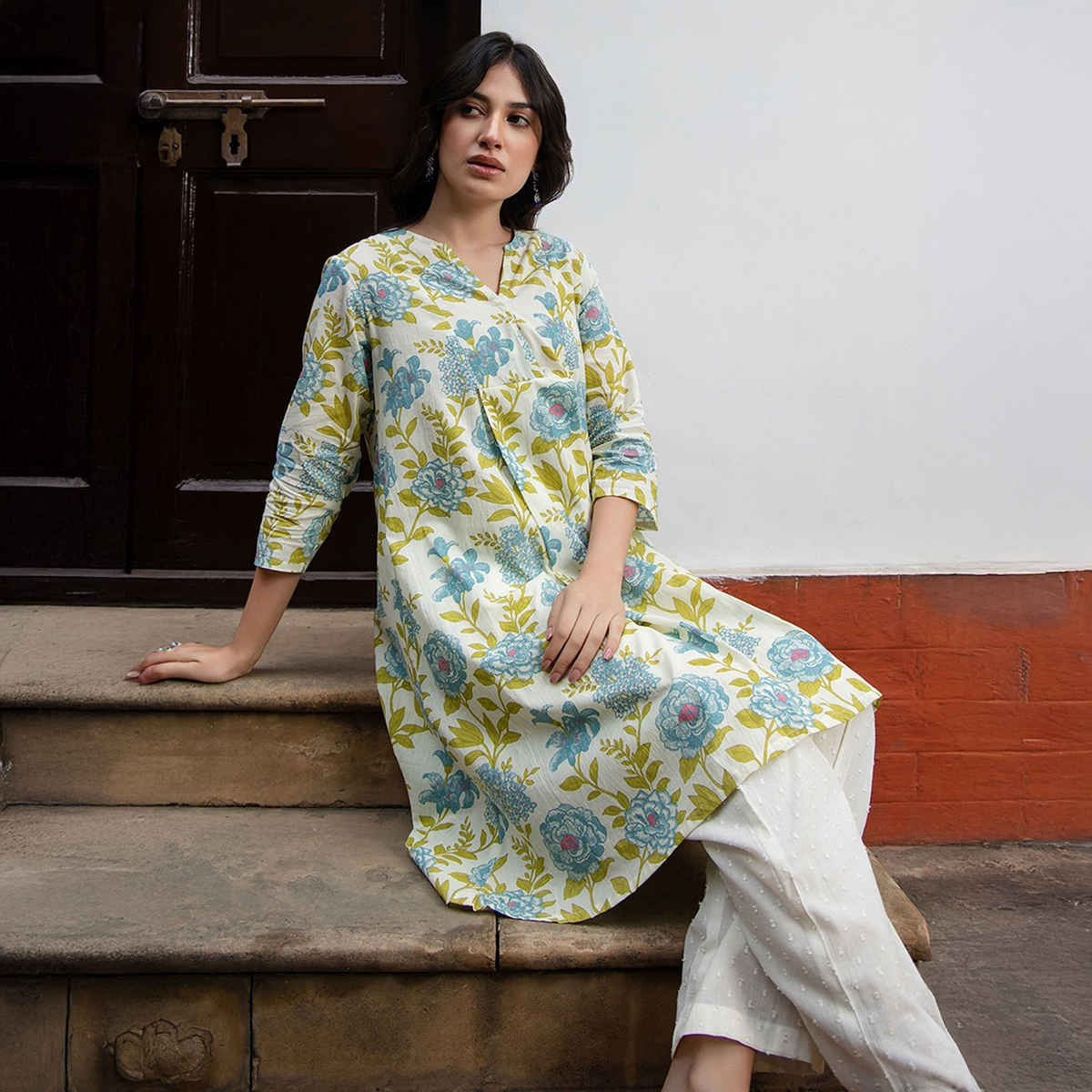 Janasya Women's Off White Pure Cotton Floral Printed Regular Tunic | 2XL