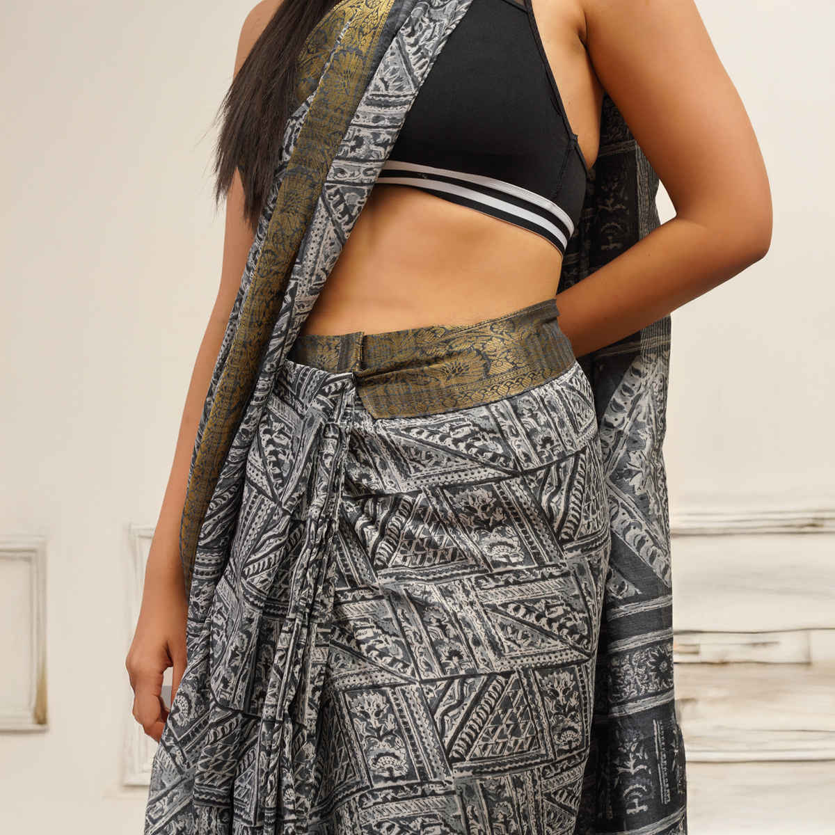 Tikhi Imli Women's Ready To Wear Polycotton Handloom Saree with Unstitched Blouse | Grey