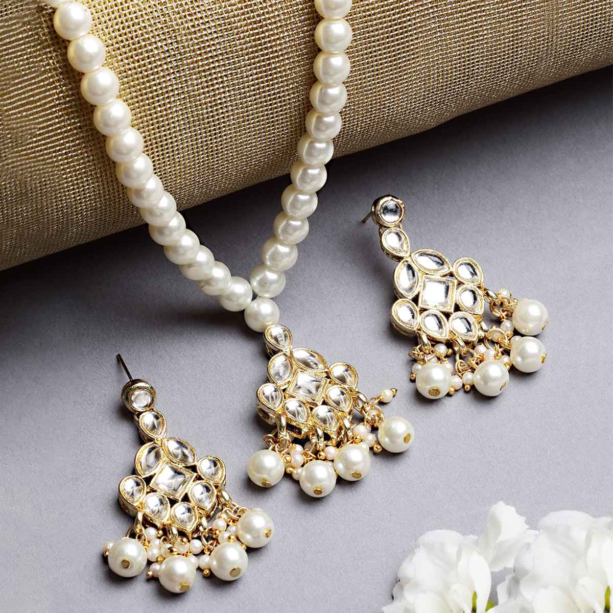 Karatcart Women's Jewellery Set White and Gold | 11015478