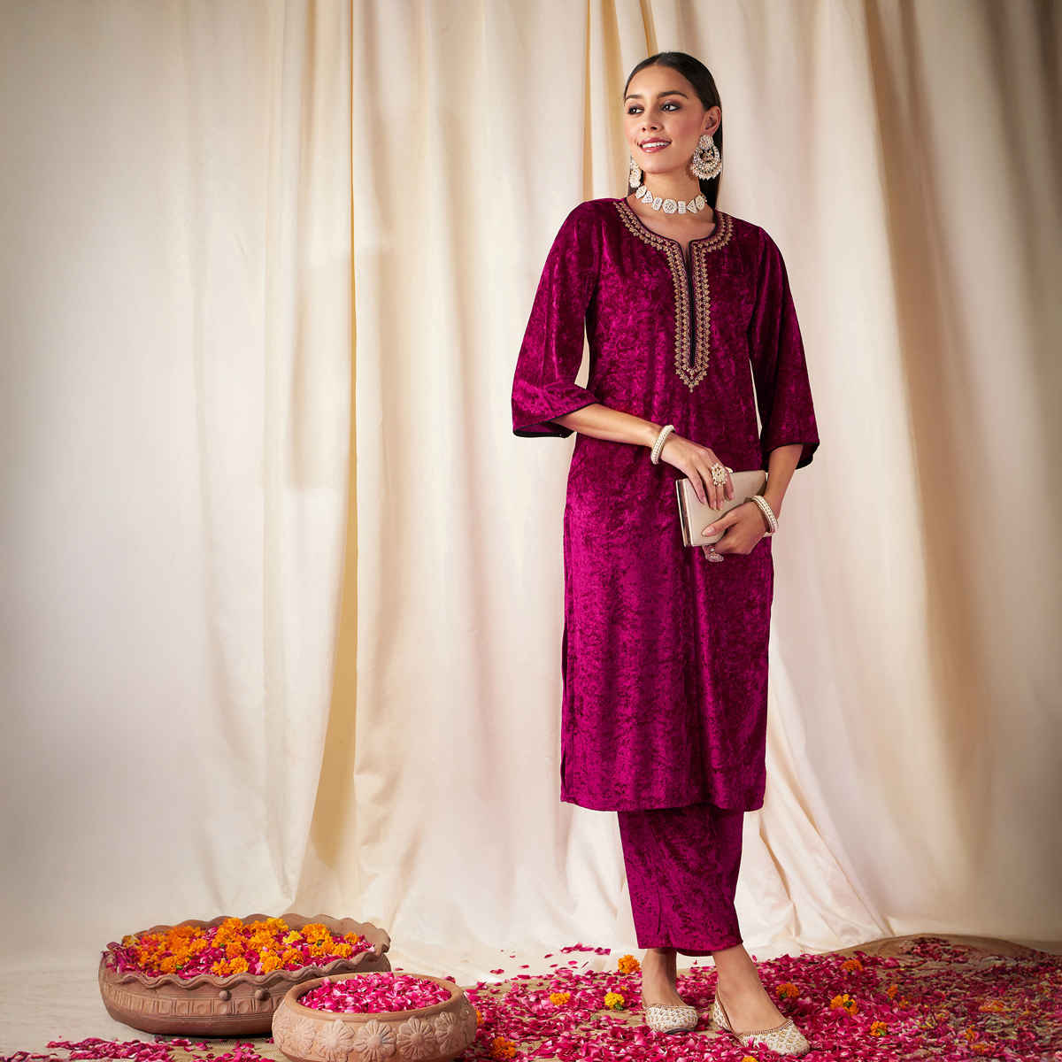 Shae by SASSAFRAS Women's Velvet Straight Kurta | SHKUR00303 | Fuchsia - S