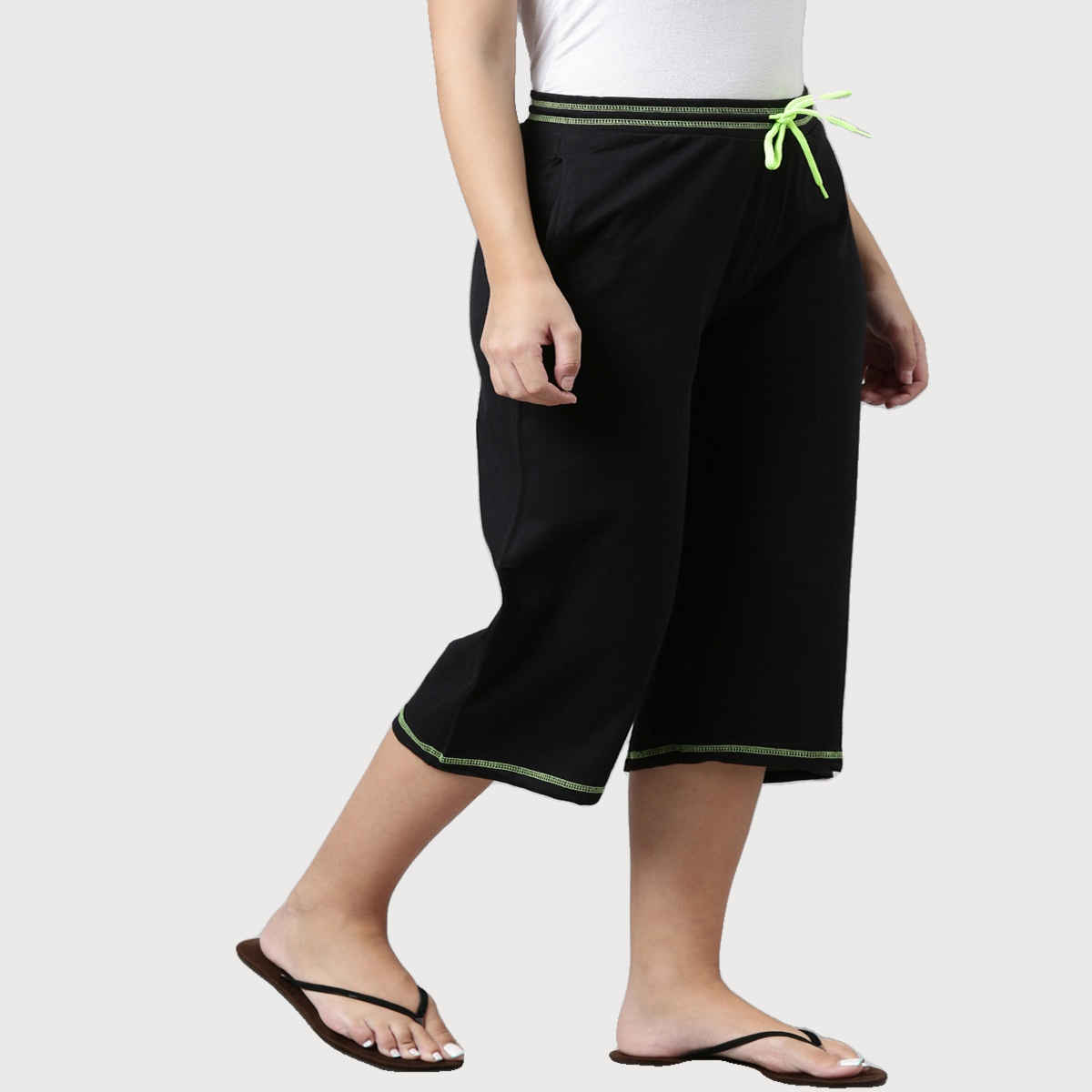 Kryptic Women's Pure Cotton Plain Capri | Black - M