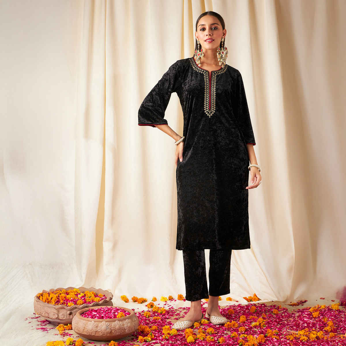 Shae by SASSAFRAS Women's Velvet Straight Kurta | SHKUR00304 | Black - XS