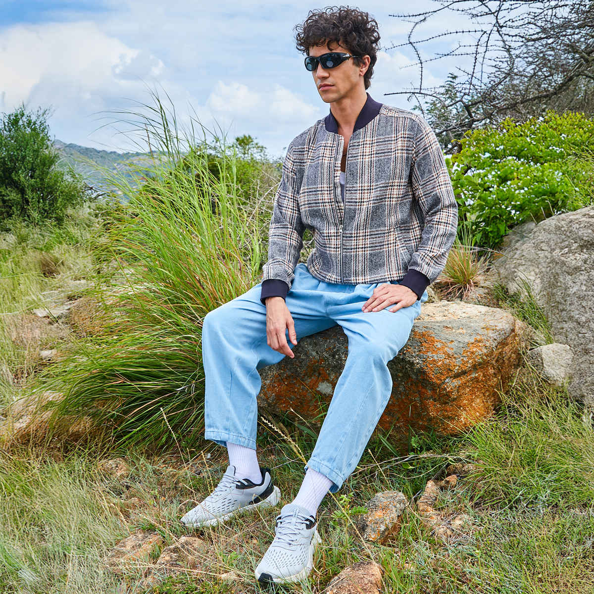 Campus Sutra Men's Tartan Plaid Jacket With Ribbed Hem | Grey - L