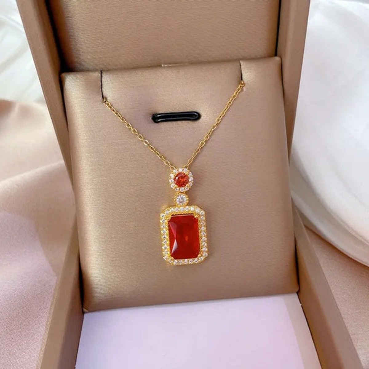 Estailo Fashion Women's Jewellery Necklace & Pendants Red Gold | One Size