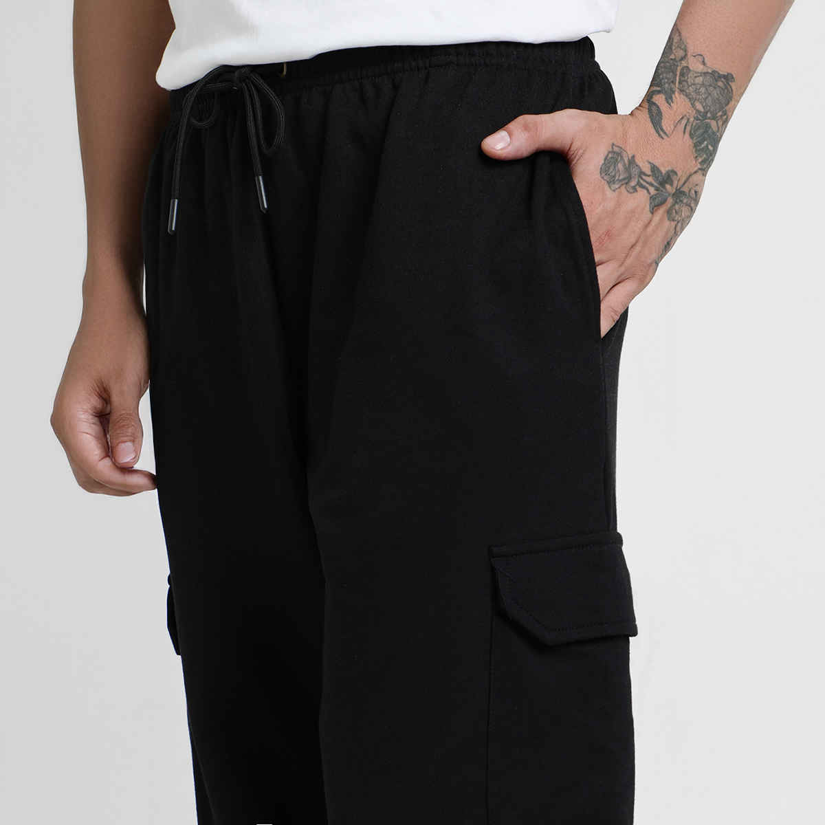 VEIRDO Men's Solid Regular Cargo with Side Pocket | VDMBW0300002 | Black - M