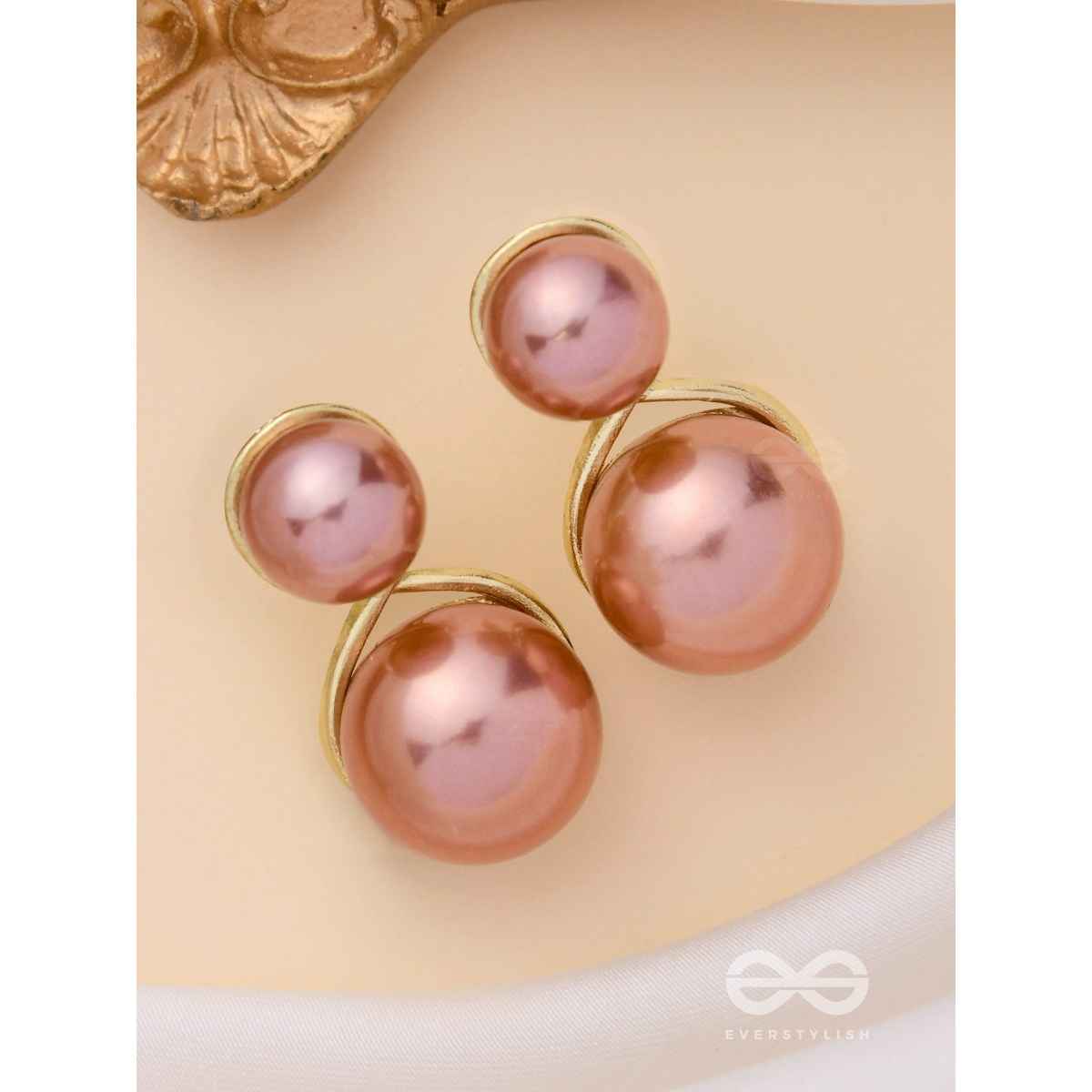 Everstylish Loop-de-loop - Golden Pearl Studs