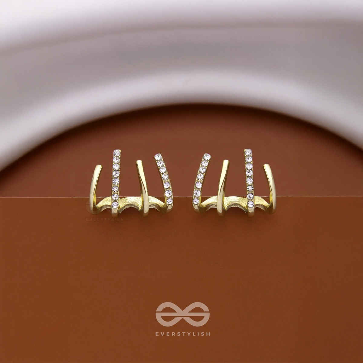 Everstylish Claws of Destiny - Golden Stud Earrings