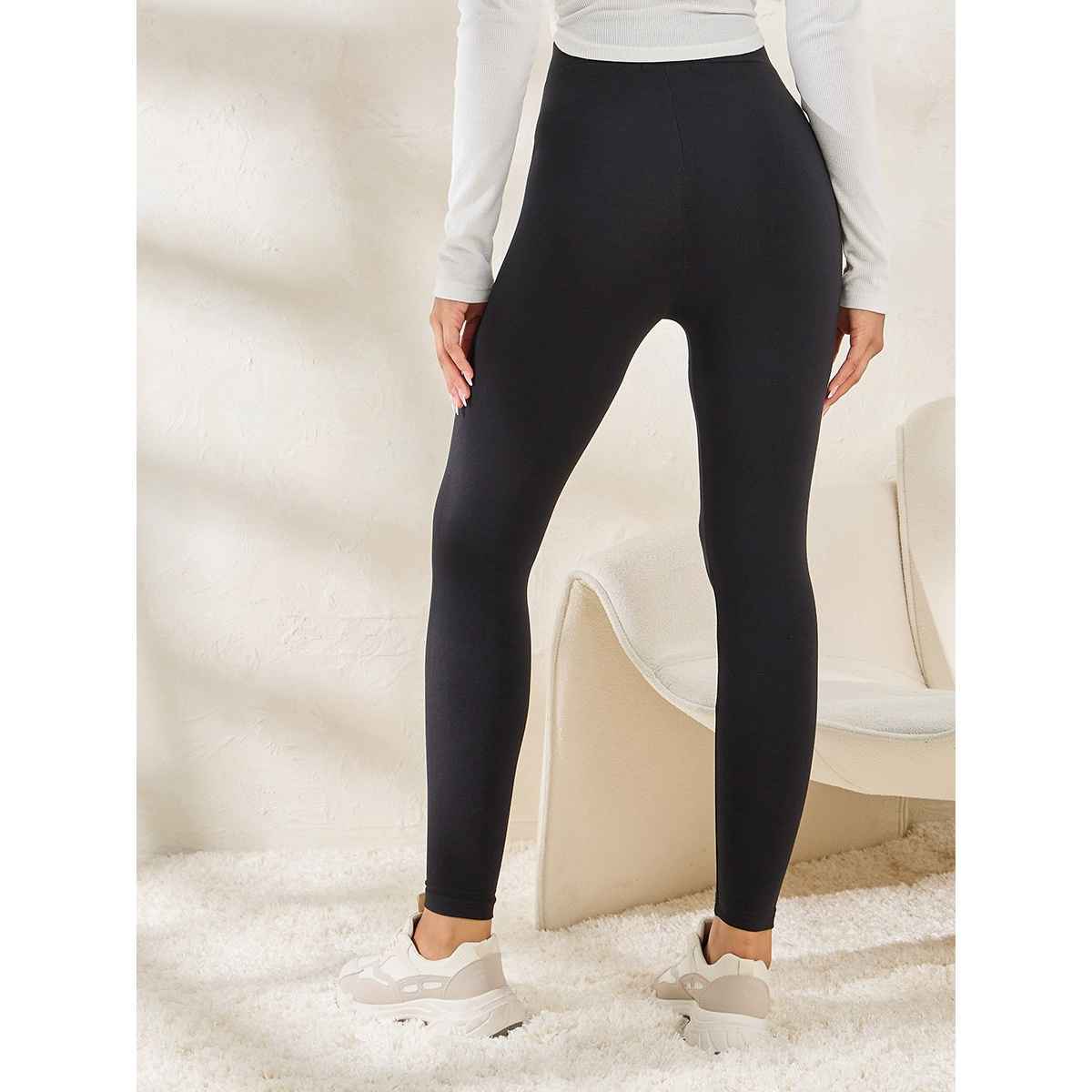 Styli Women's Criss-Cross Waistband Ankle Length Leggings | Black - L
