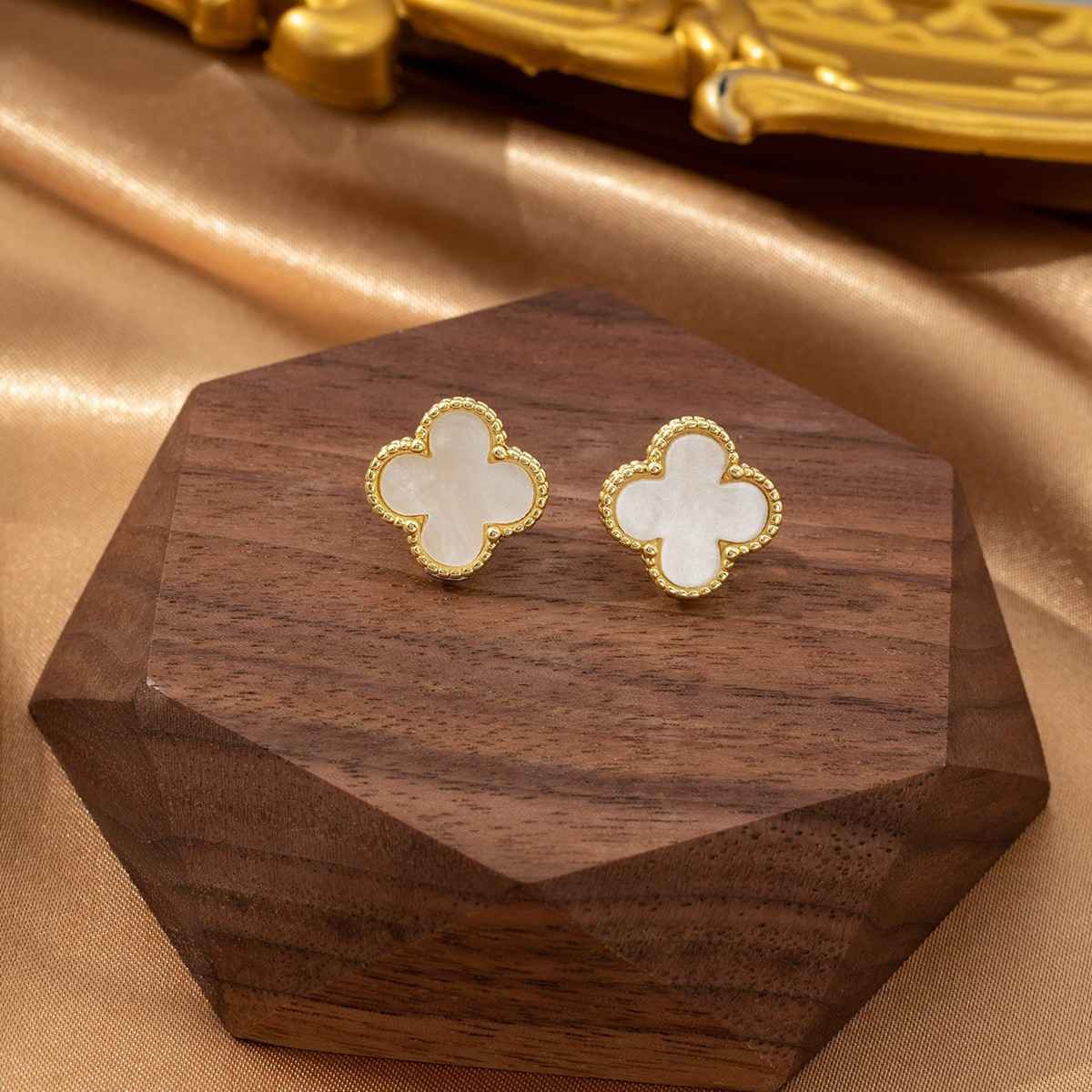 Beautynx Pearl Clover Charm Earrings | Gold | BNX-EAR-0054