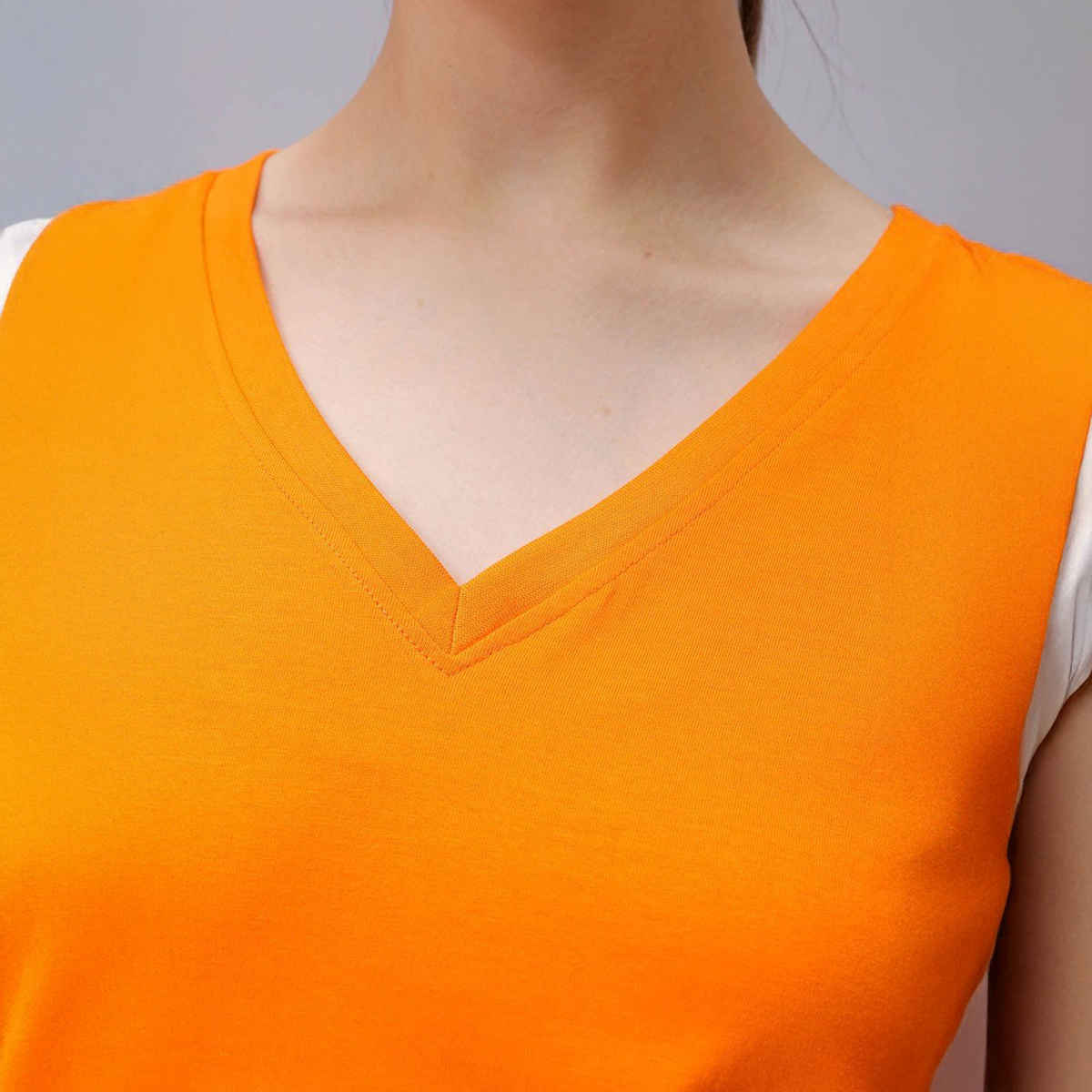 Freehand Women's Casual Regular Solid V-Neck T-shirt | 0424-Zfhvntee2-03 | Neon Orange - XS