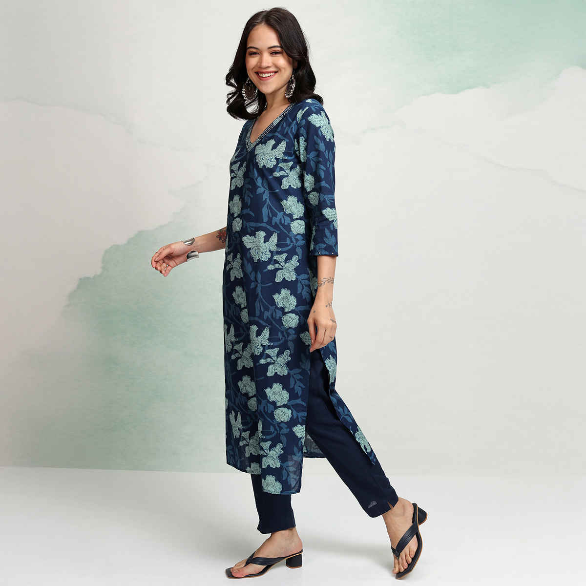 Vishudh Women's Floral Print Straight Kurta | PVKU000003 | Navy Blue - L