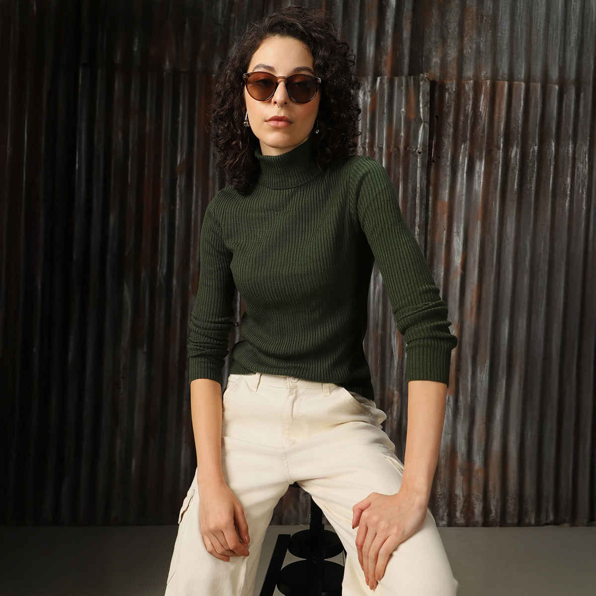 High Star Women's Turtle Neck Solid Ribbed Pullover | Dark Green - M