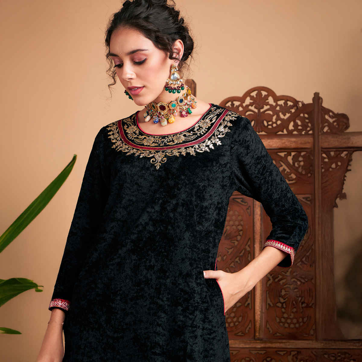 Shae by SASSAFRAS Women's Velvet Side Pocket Embroidered Straight Kurta | Black - L