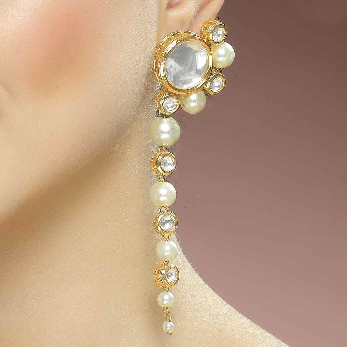 Karatcart Women's Dangle Earrings White and Gold One Size | 33017648