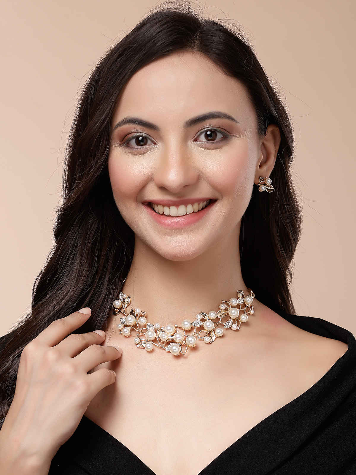 Scintillare By Sukkhi Gold Plated Crystal Choker Necklace & Studs Earring Jewellery Set For Women