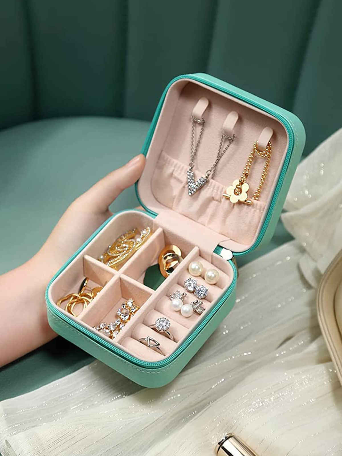 Scintillare By Sukkhi Jewellery Organiser Zipper Portable Storage Box Case Organiser | JB107110