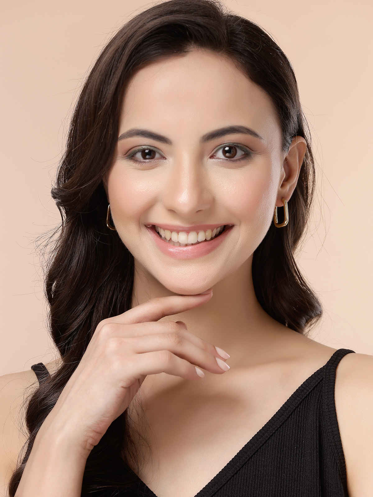 Scintillare By Sukkhi Gold Plated Anti Tarnish Simple Link Chain Chunky Hoop Earring For Women