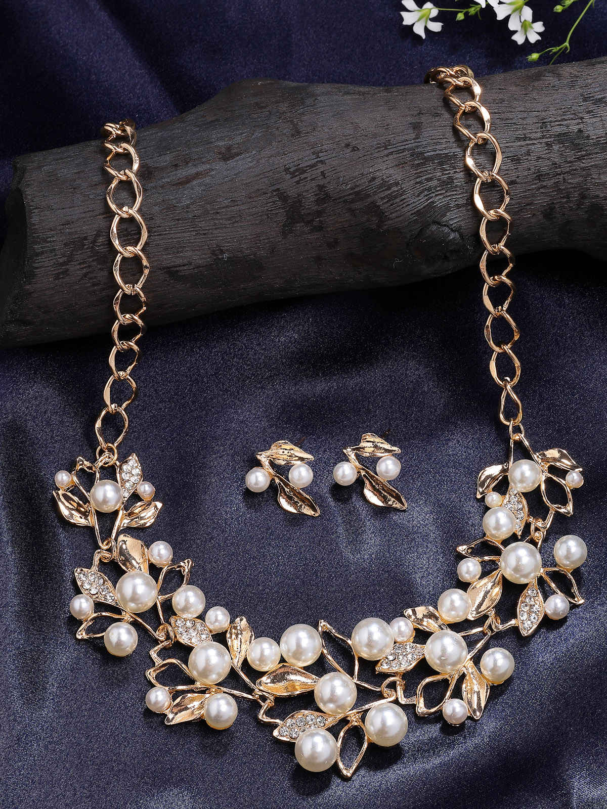 Scintillare By Sukkhi Gold Plated Crystal Choker Necklace & Studs Earring Jewellery Set For Women