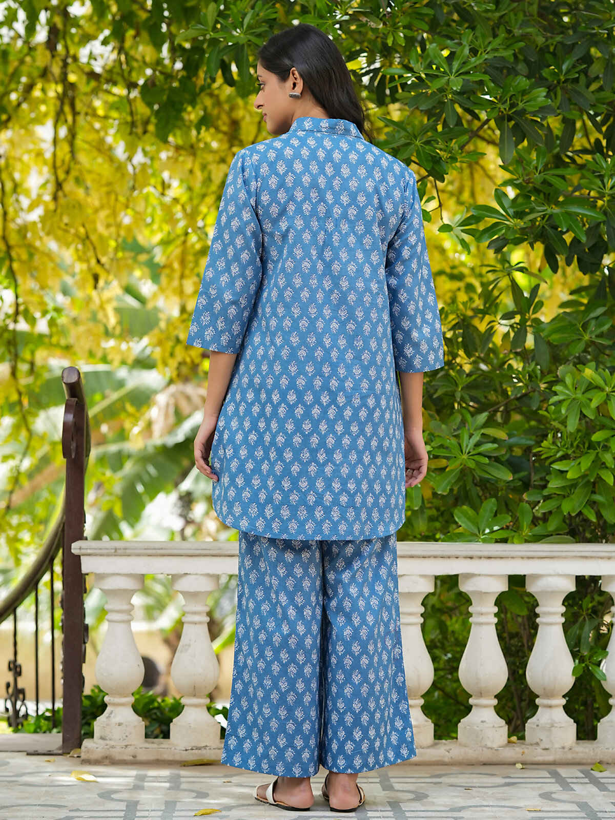 Sanskrutihomes Blue And Off White Ethnic Motifs Printed Pure Cotton Night Suit | S