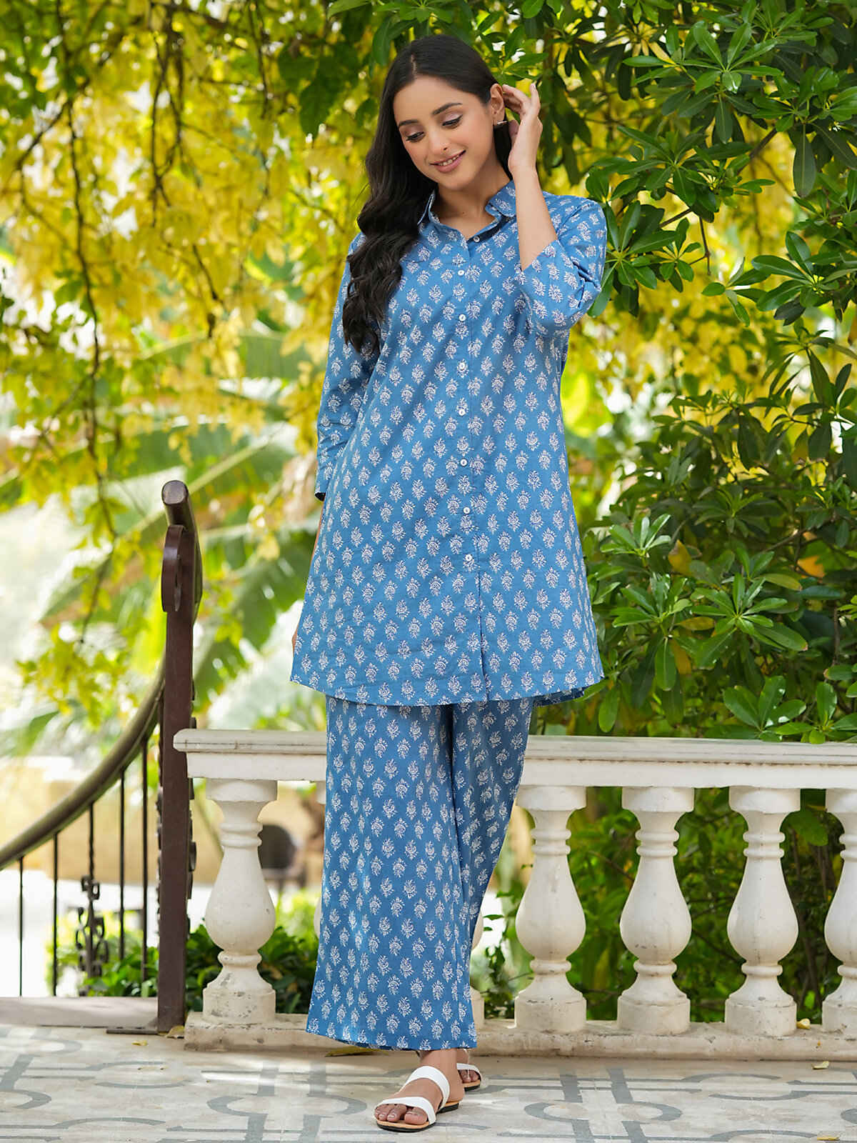 Sanskrutihomes Blue And Off White Ethnic Motifs Printed Pure Cotton Night Suit | S