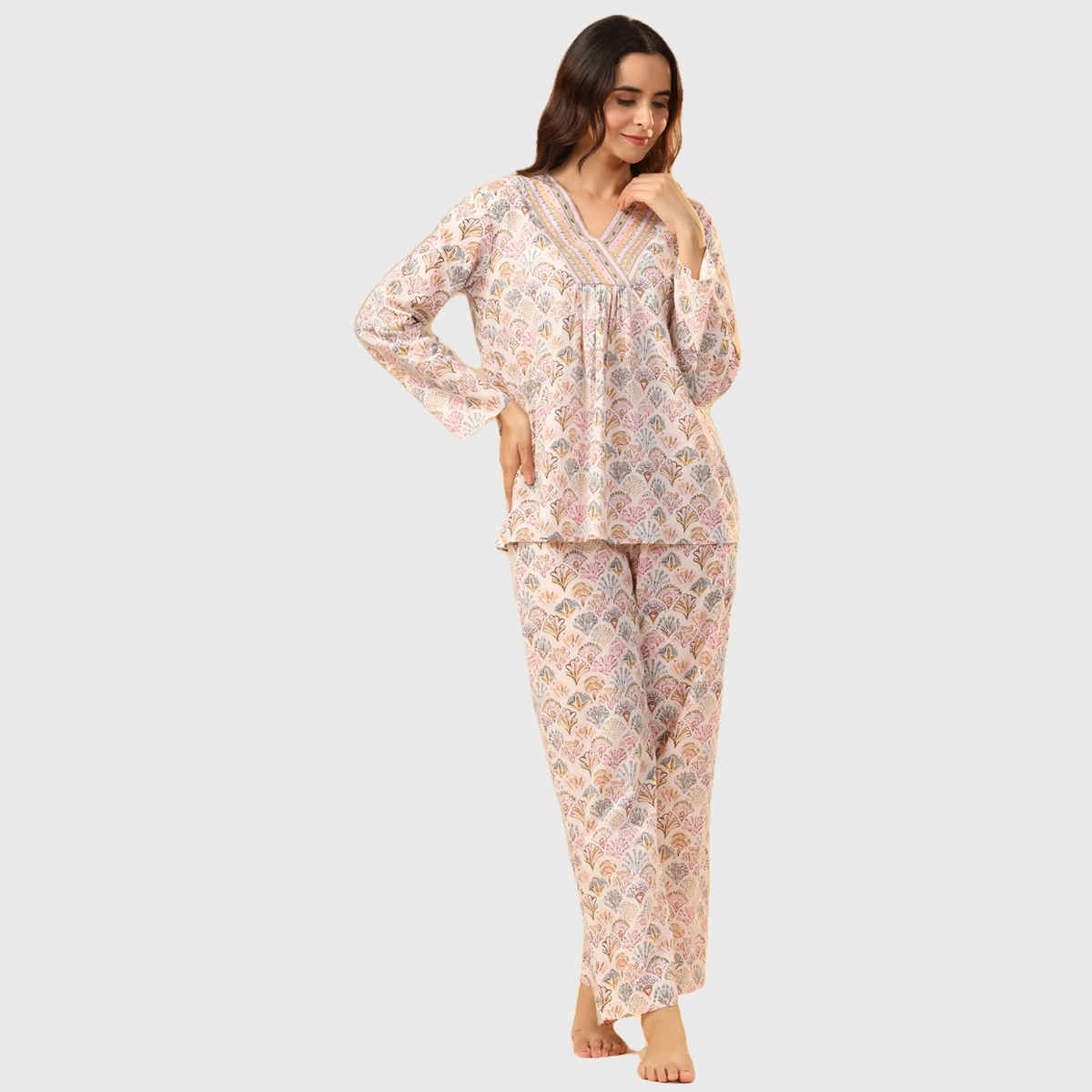Sanskrutihomes Off White And Pink Ethnic Motifs Printed Pure Cotton Night Suit | M