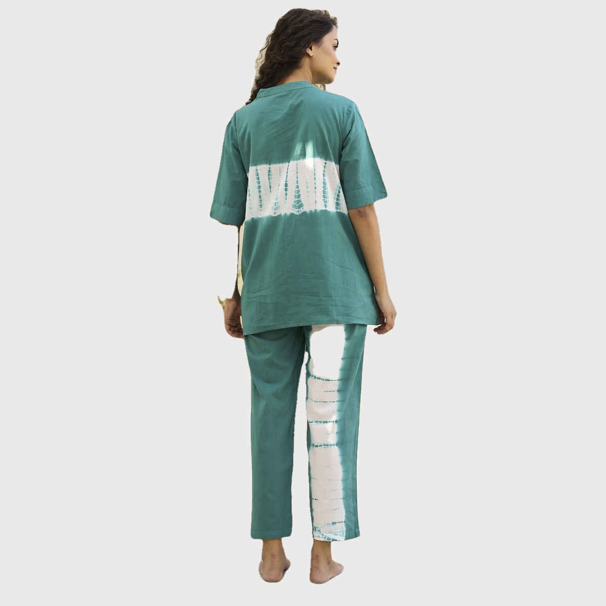 Sanskrutihomes Green Tie and Dyed Pure Cotton Night Suit | S
