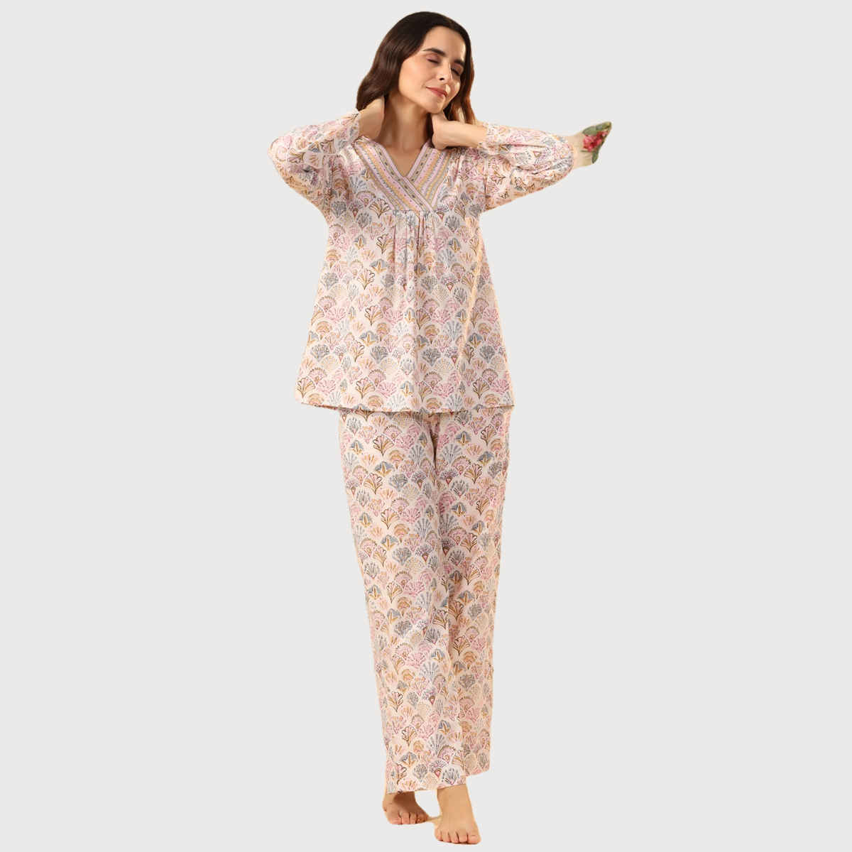 Sanskrutihomes Off White And Pink Ethnic Motifs Printed Pure Cotton Night Suit | M