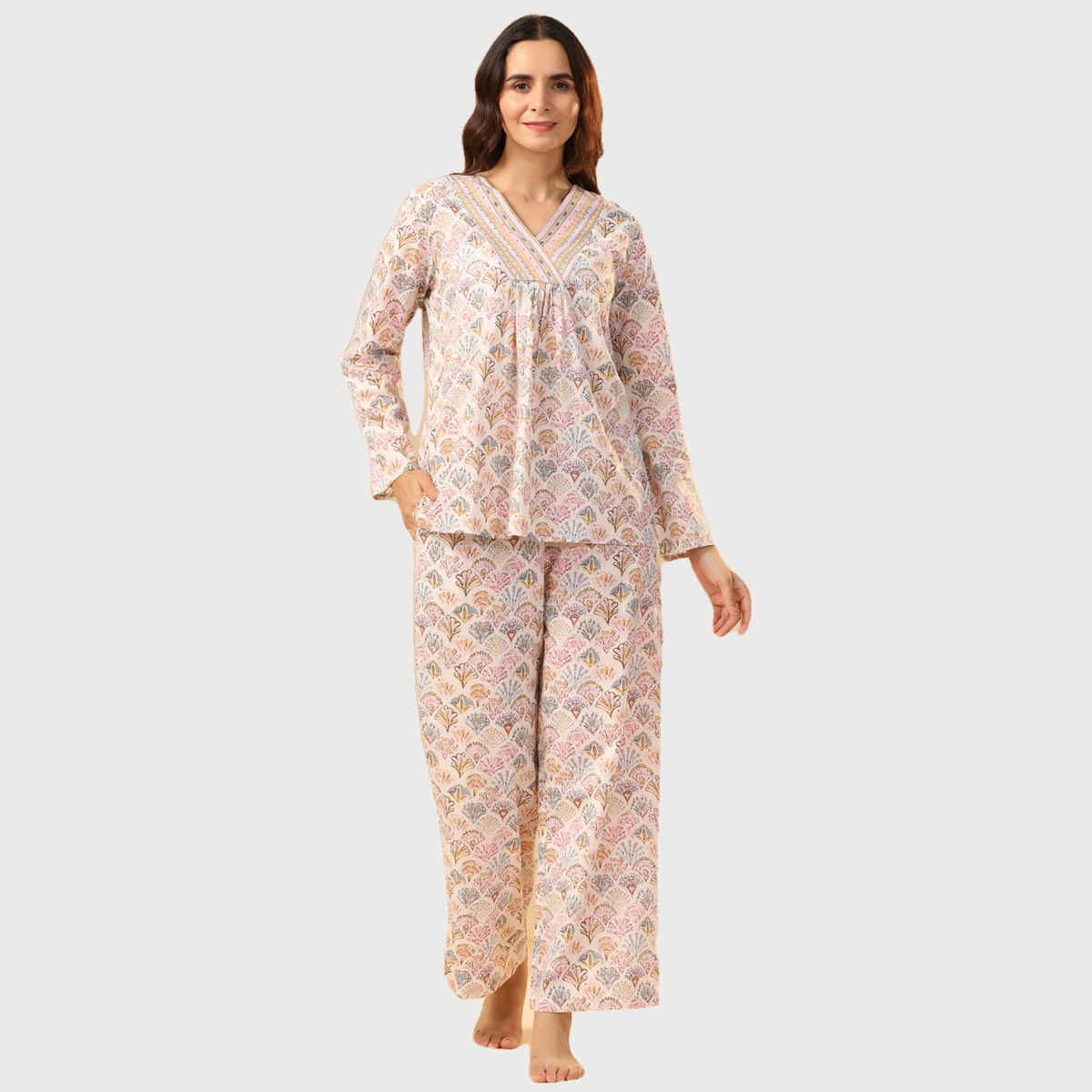 Sanskrutihomes Off White And Pink Ethnic Motifs Printed Pure Cotton Night Suit | M