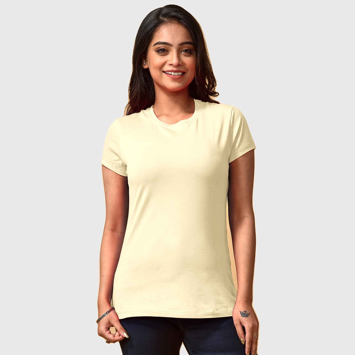 Lyra Women's T-shirt Round Neck | Banana - S